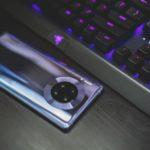 Телефон и клавиатура.