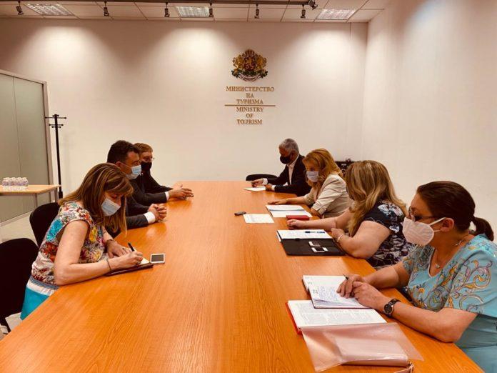 Среща на Марияна Николова с представители на застрахователите