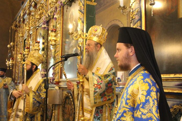 Митрополит Николай на християнско богослужение в църква в Пловдив