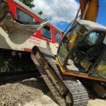 Влакът Варна - София удари багер