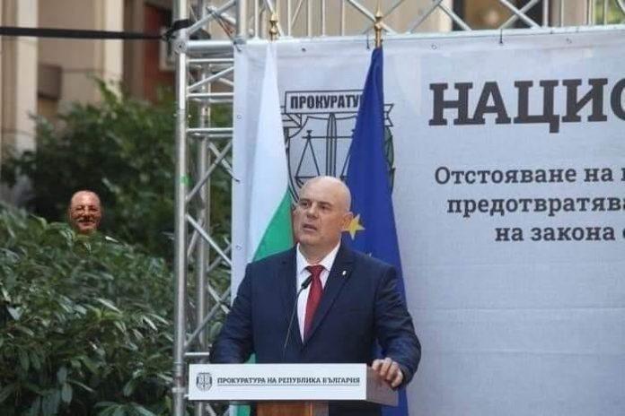 Шефът надзирава