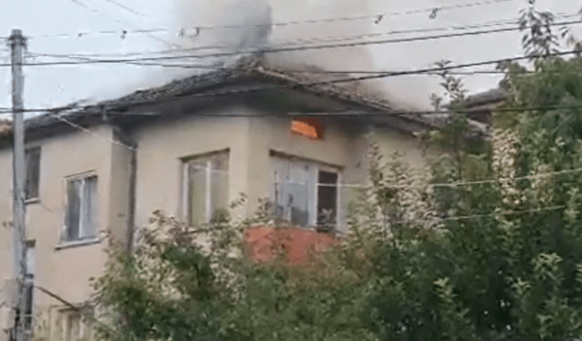 Покрив в Мездра