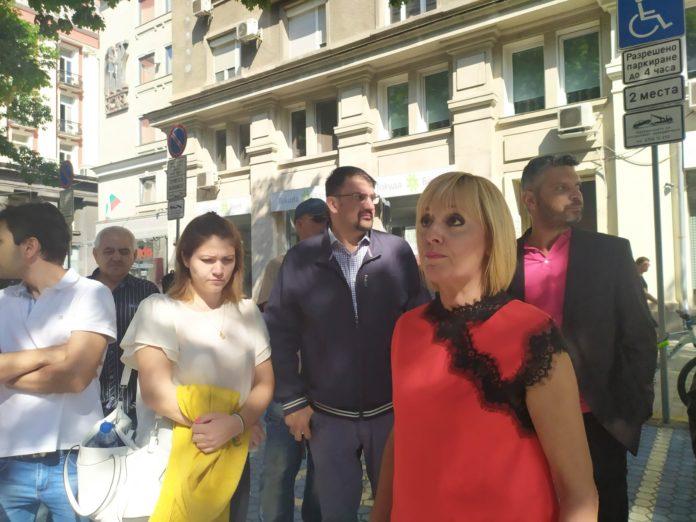 Мая Манолова