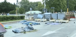 Паднали палатки на Орлов Мост