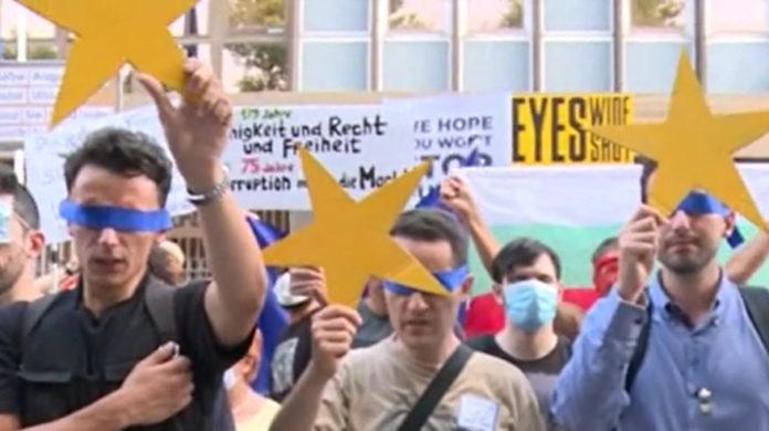 Протестиращи