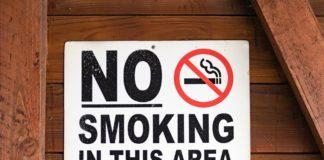 Табела "Пушенето забранено в този район".