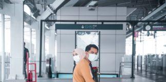 Хора с маски, социална дистанция.