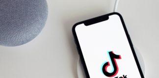 Приложението TikTok на телефон.