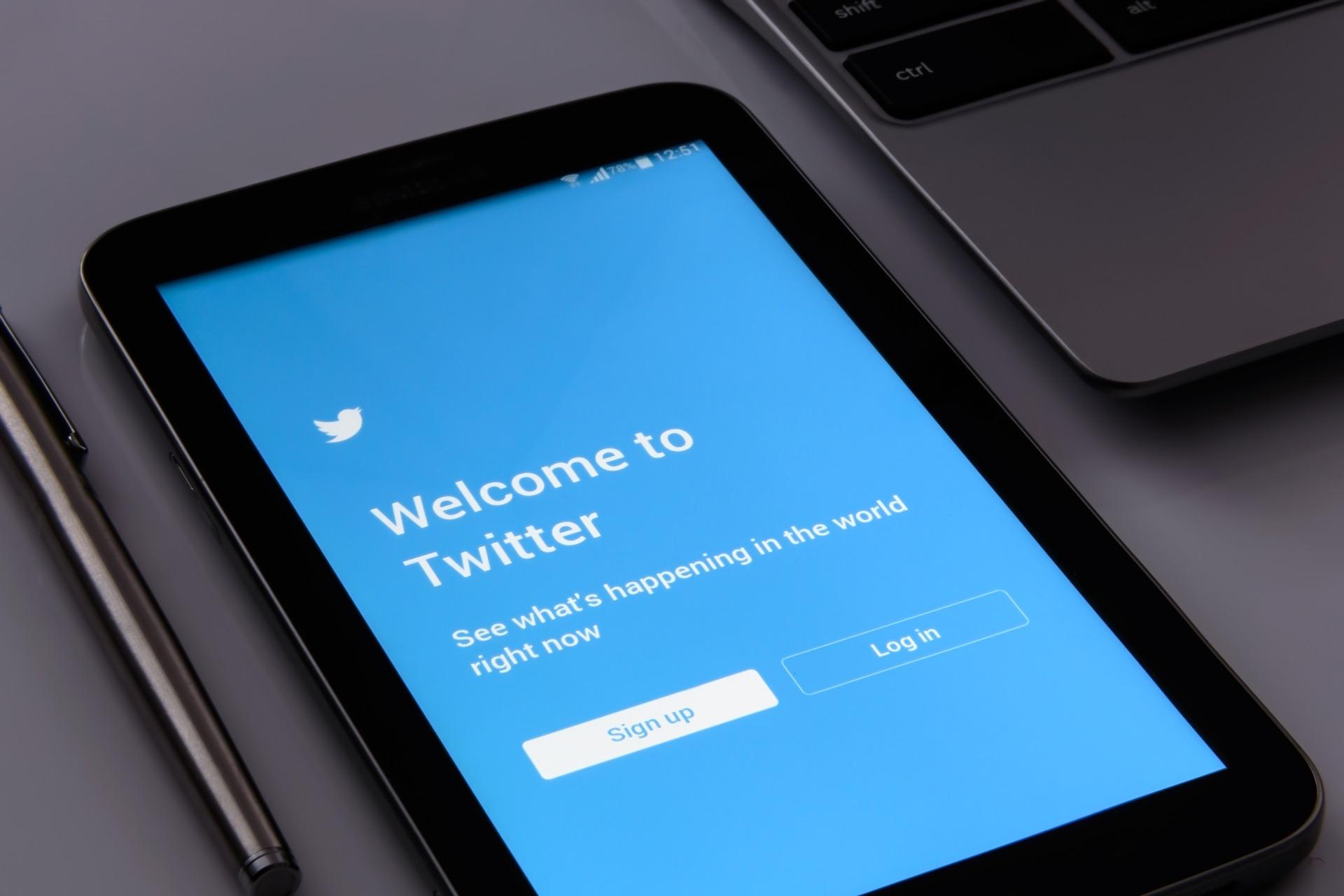 Twitter уволни най малко 200 служители в пореден кръг от