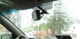 Счупено предно стъкло на кола