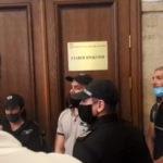 Стотици се събраха пред кабинета на Иван Гешев