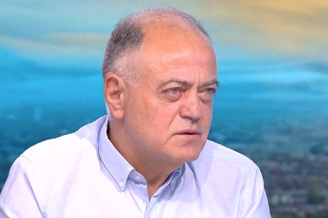 Съпредседателят на Демократична България ДБ ген Атанас Атанасов е забелязвал