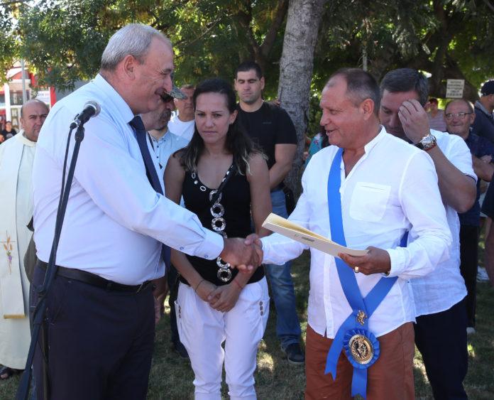 Награждаване на Петър Лесов