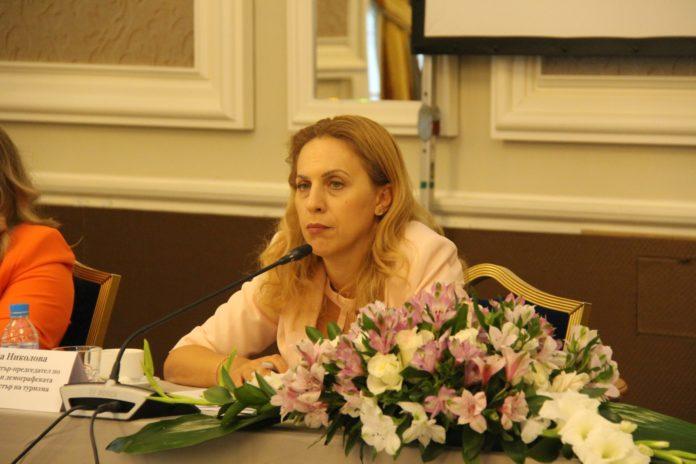 Министър Марияна Николова