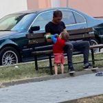 Дете е надигнало шише с бира