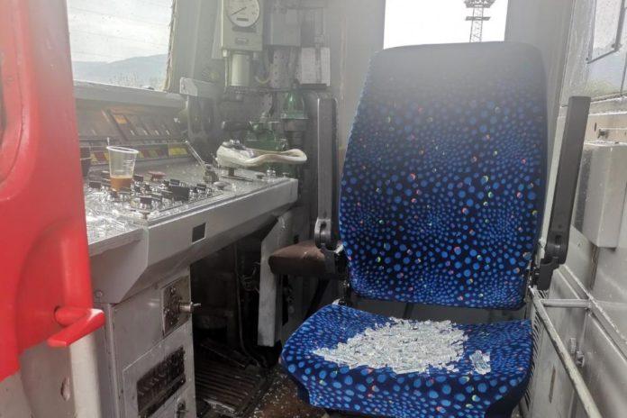 Вандалска атака срещу влак