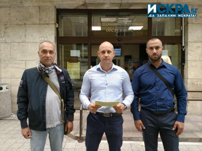 Граждани внесоха оставките на Димитър Николов и Вълчо Чолаков
