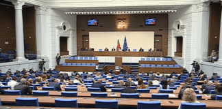 Парламентът заседава в ден 55 на протестите - Велико Народно Въстание