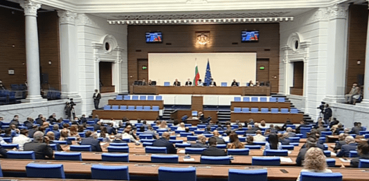 Парламентът заседава в ден 55 на протестите - Велико Народно Въстание