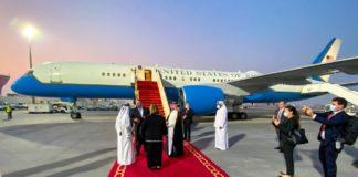 Майк Помпео пристига в Катар