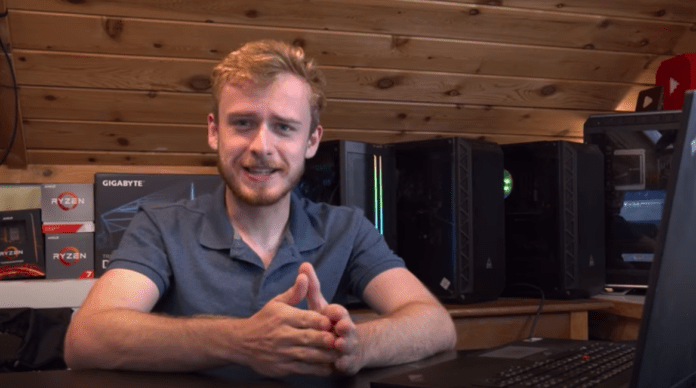 Влогърът Джей.