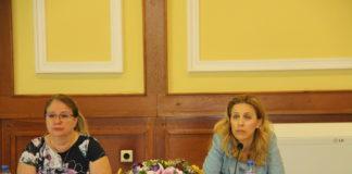 Министър Николова