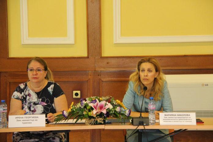 Министър Николова