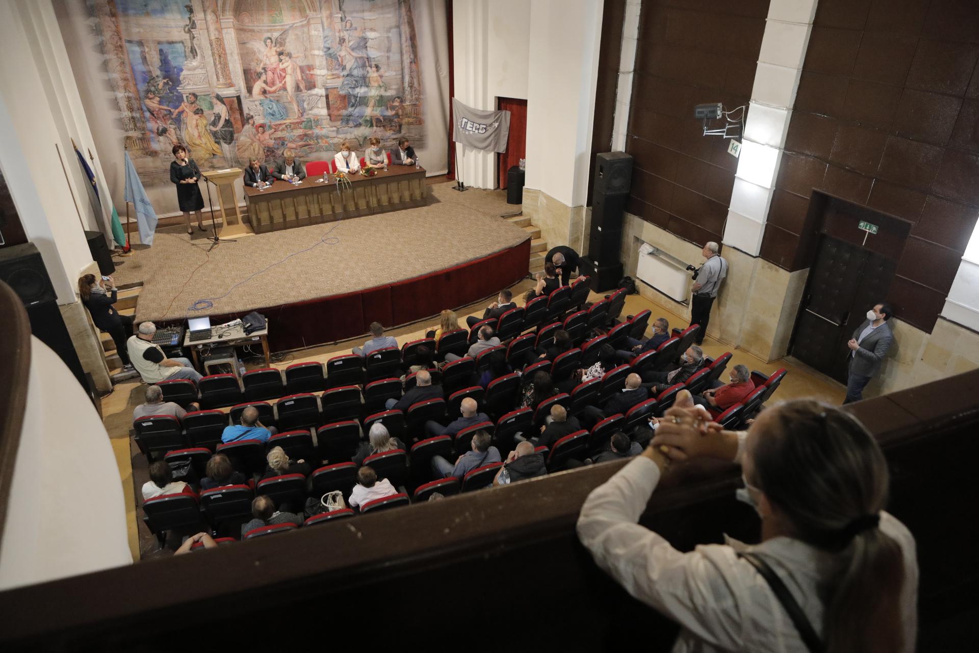 Цвета Караянчева в Лом