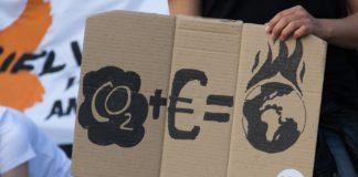 Лозунг от протест за климата.