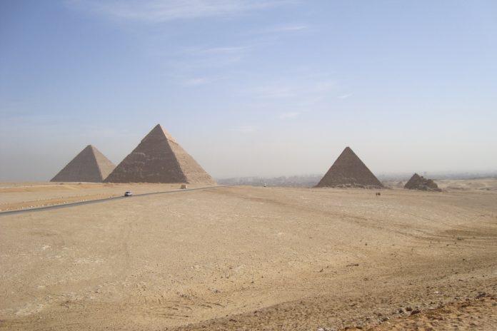 Египетските пирамиди.