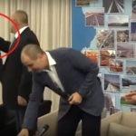 Георг Георгиев целува ръка на Бойко Борисов