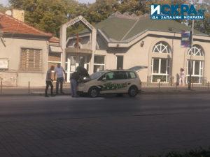 Такси пламна във Варна