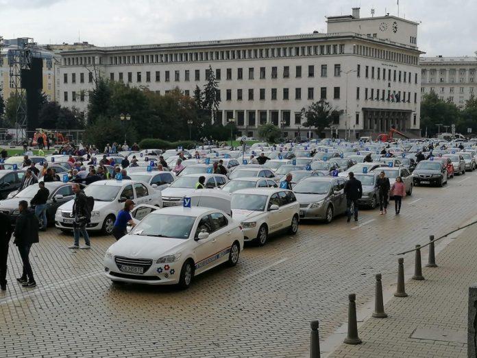 Протест на автоинструктори