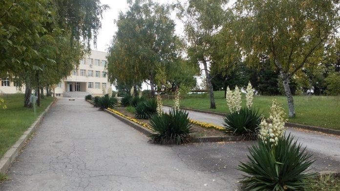 Професионалната гимназия по облекло и хранене в Шумен