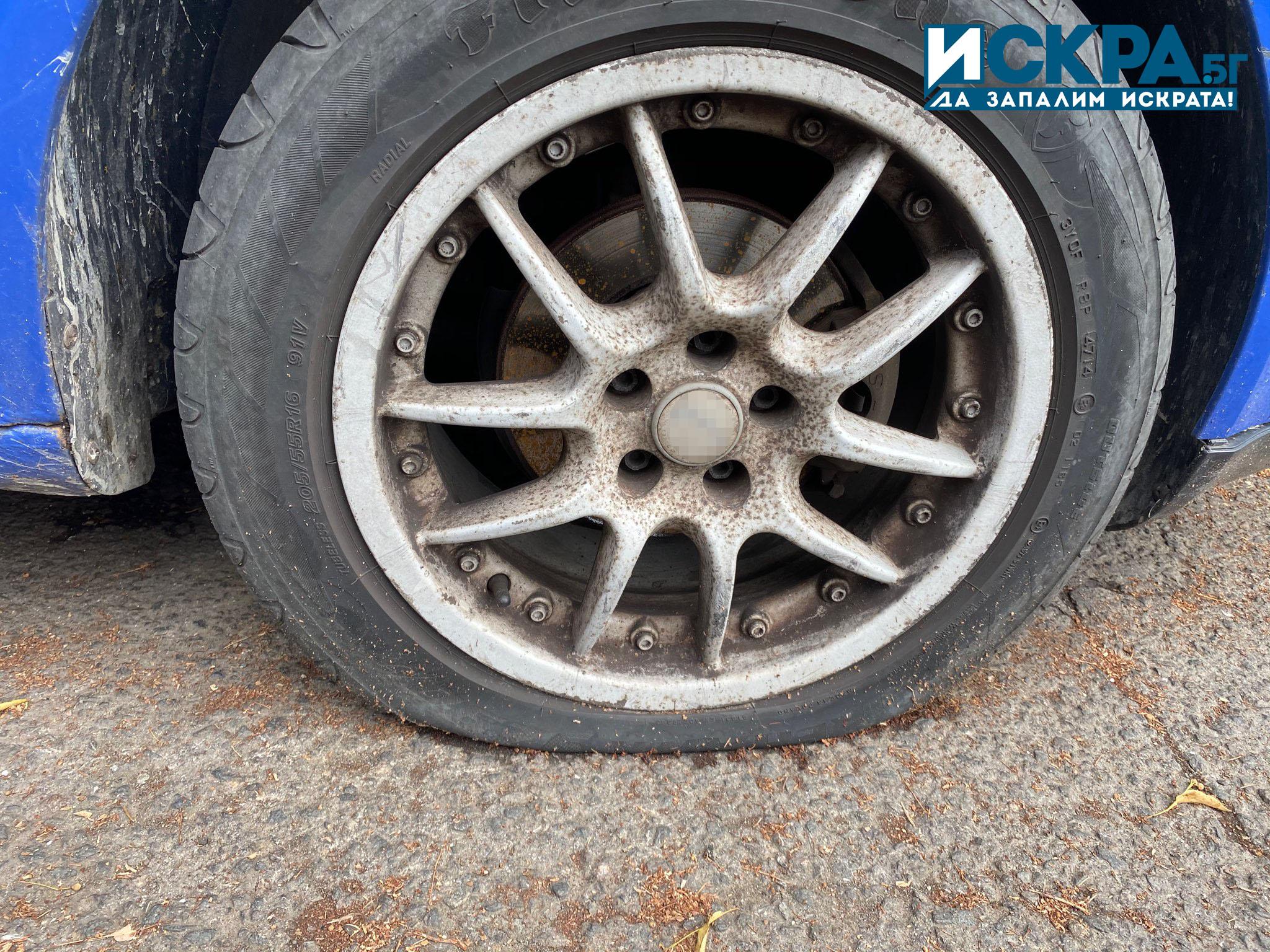 Ломски полицаи са разкрили мъж, срязал гуми на лек автомобил