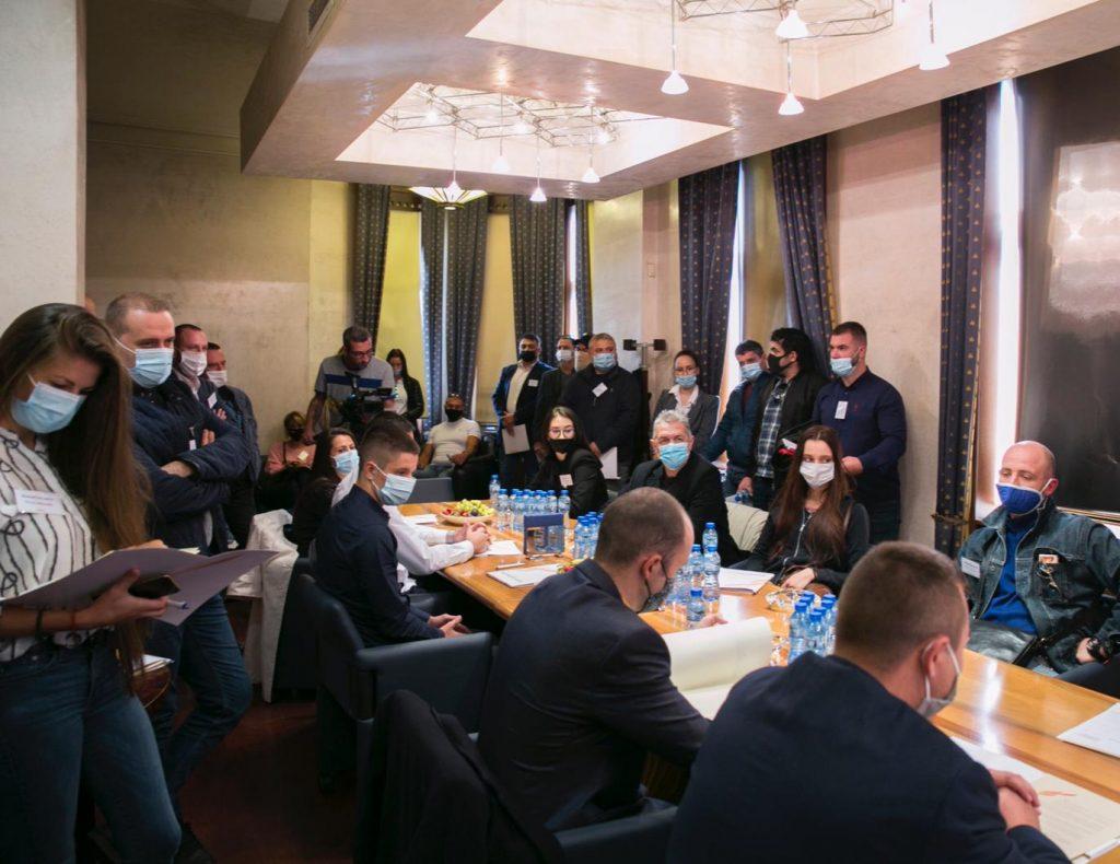 Учредяване партия