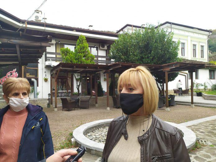 Мая Манолова