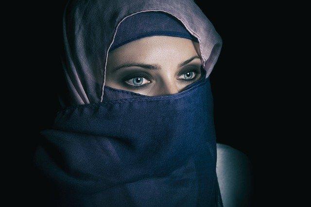 Хиджаб, Жена