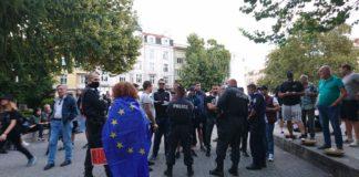 Полиция охранява шествие срещу хомофобията