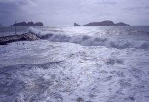 Тайфун, море.