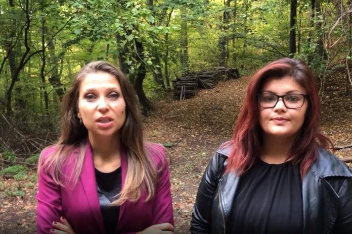 Искра Михайлова вляво