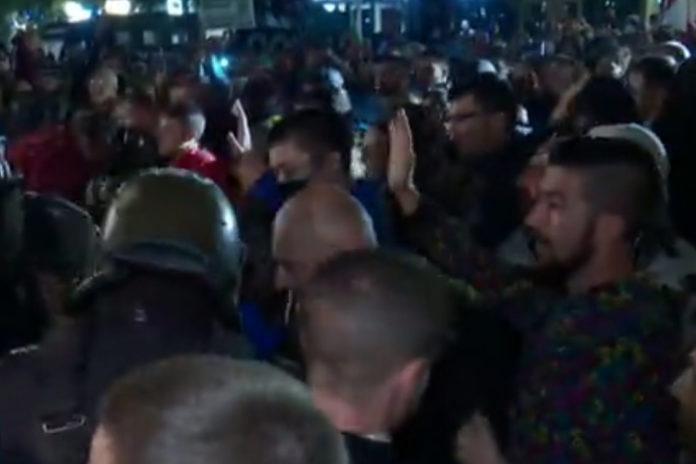 Сблъсъци между полиция и протестиращи