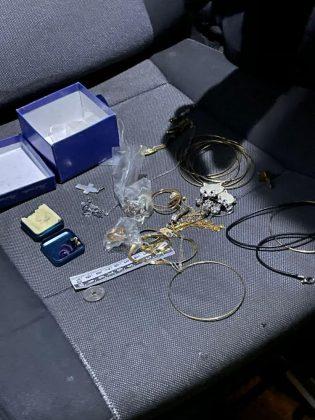 Откраднато