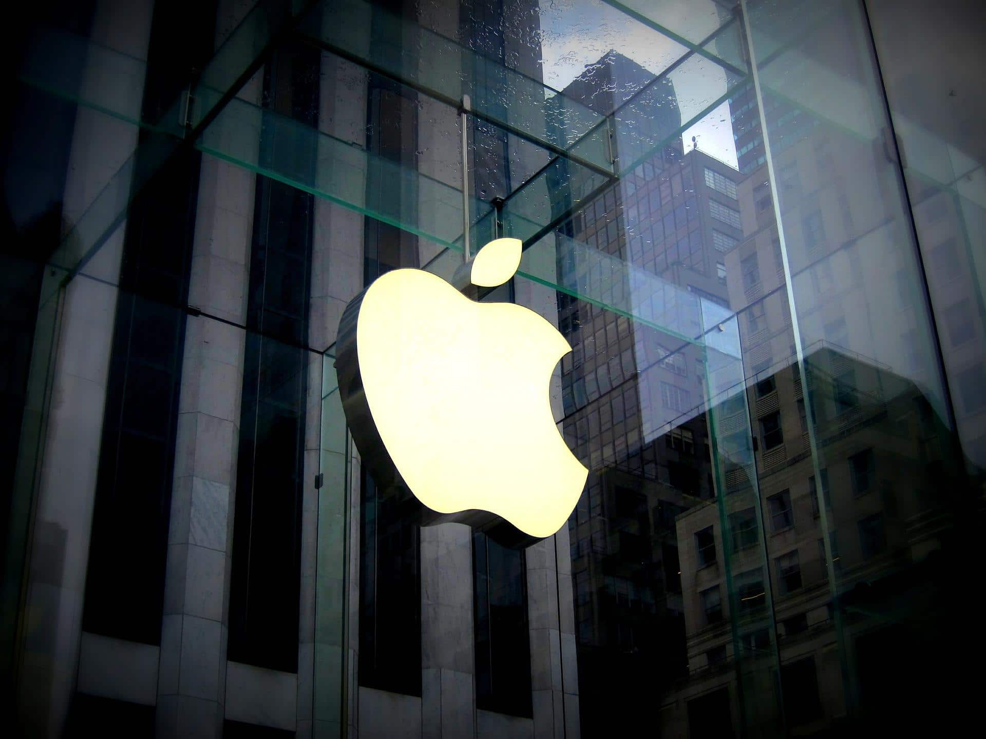 За втори пореден ден акциите на Apple паднаха след новината