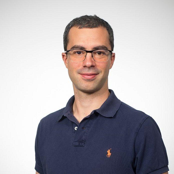 Собственик на HelpKarma Константин Кръстев