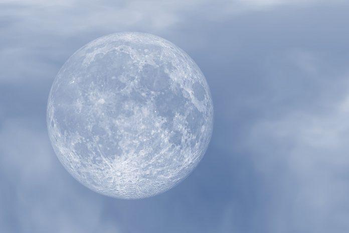 Луната.