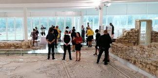 Сватба върху мозайка