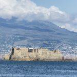 Неапол под Везувий.