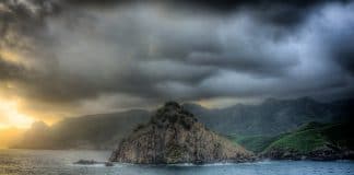 Буря на остров.