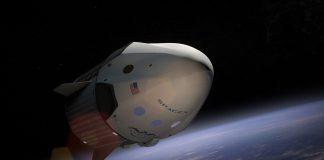 Космически кораб SpaceX.